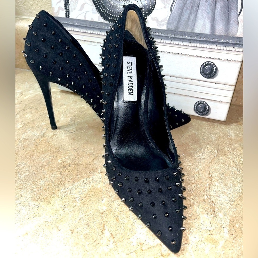 Steve Madden Women’s Daisie Studded Spiked Suede Pointed Toe Size 7.5M, Black - Picture 8 of 13